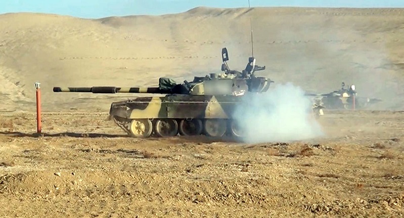 Azerbaijani servicemen evaluated on driving and firing skills (VIDEO)