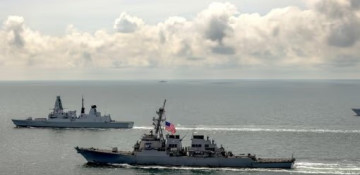 US-owned carrier hit by missile amid American air strikes against Houthis