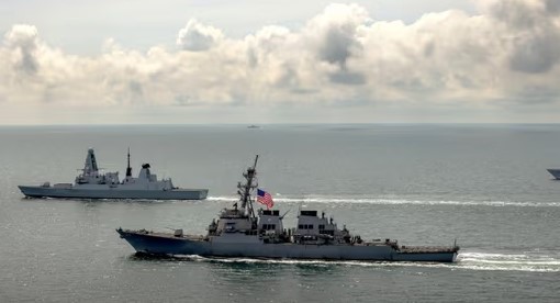 US-owned carrier hit by missile amid American air strikes against Houthis