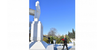 President Ilham Aliyev visits statue of National Leader Heydar Aliyev in Lankaran city
