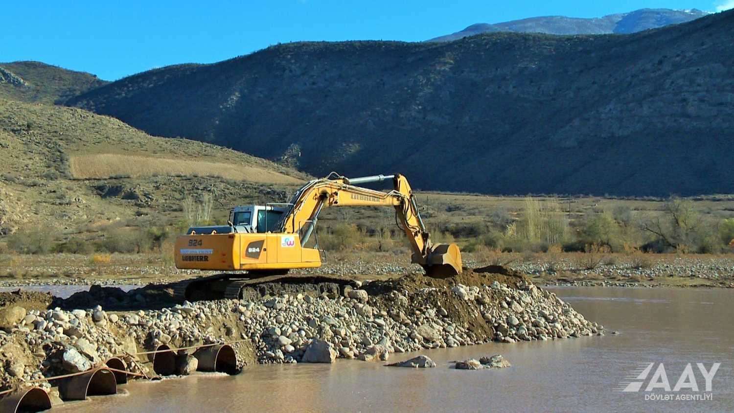 Azerbaijan continues construction of road connecting Nakhchivan through Iran (VIDEO)