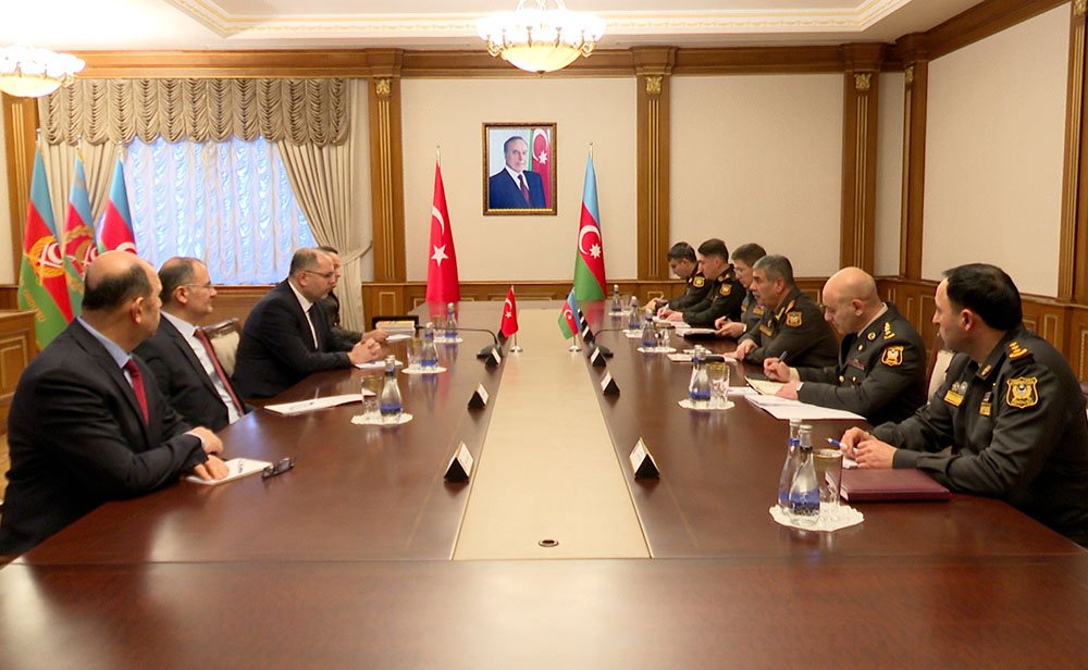 Azerbaijani Defence Minister meets with Rector of National Defense University of Türkiye