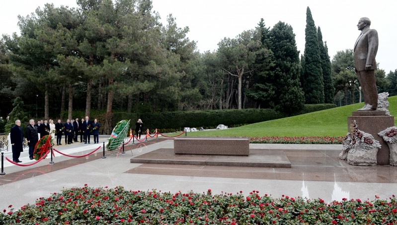 Hulusi Akar pays tribute to Great Leader Heydar Aliyev and Azerbaijani martyrs