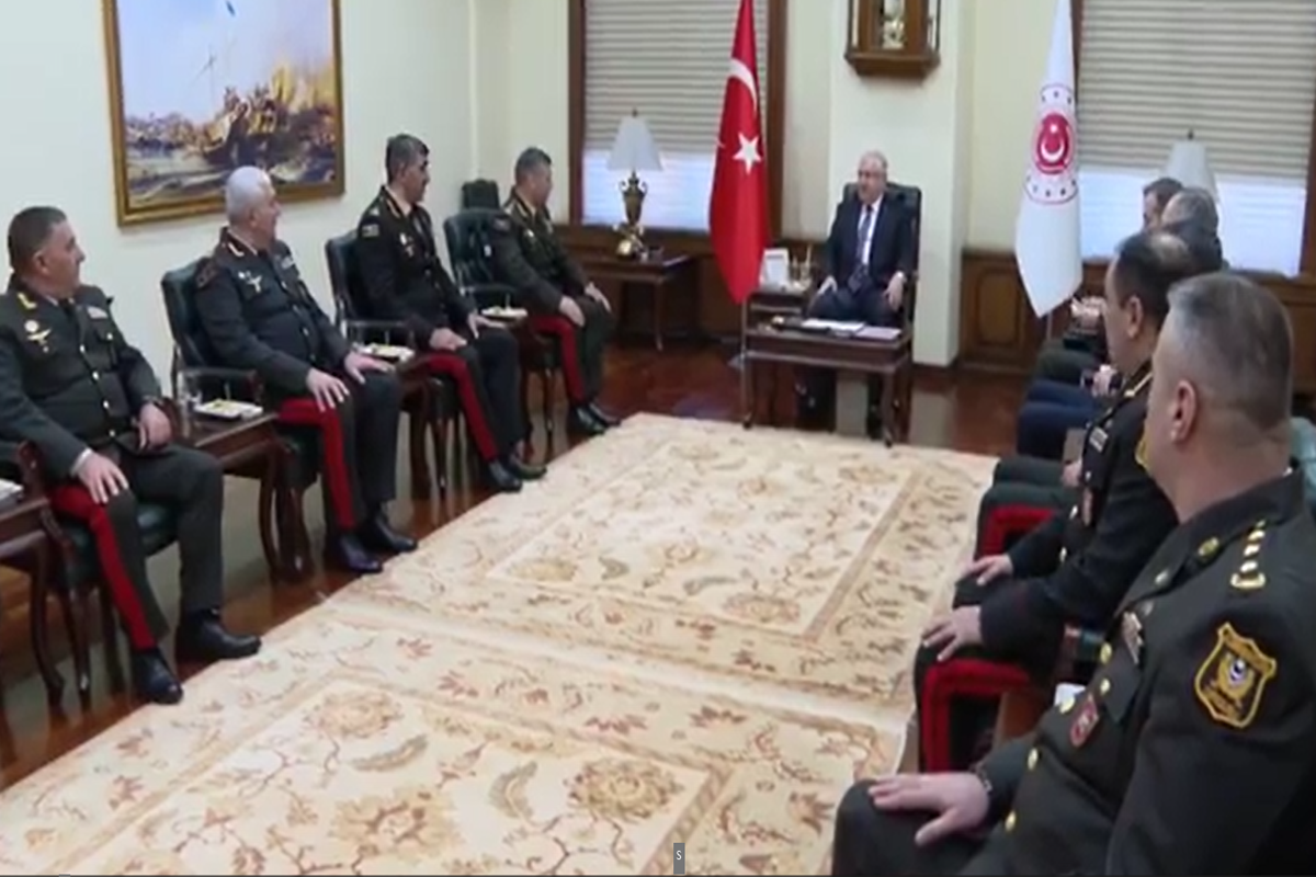 Turkish defense minister received Azerbaijani generals