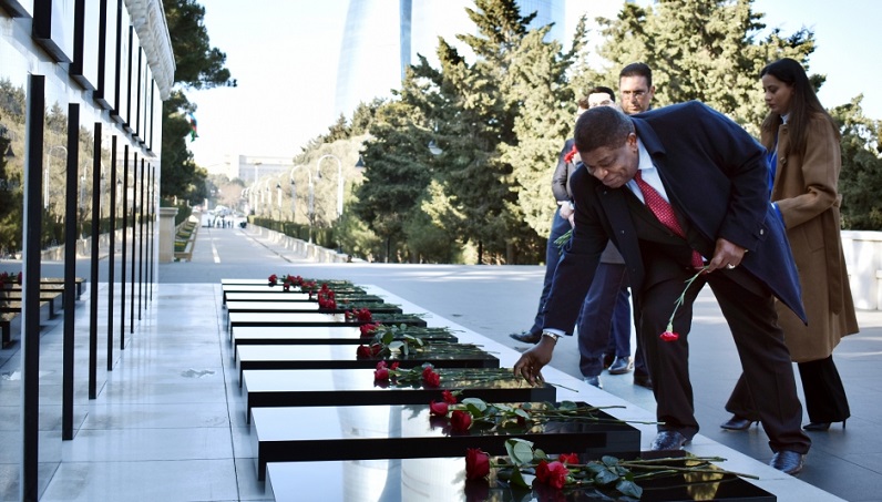 IPU Secretary General pays tribute to Azerbaijani martyrs