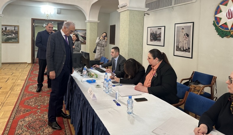 Azerbaijanis start voting at four polling stations set up at diplomatic missions in Russia