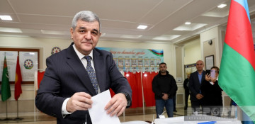 Presidential candidate Fazil Mustafa votes in election