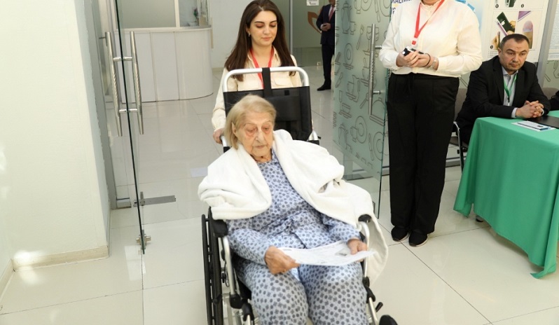 102-year-old voter casts ballot at Baku Health Center polling station