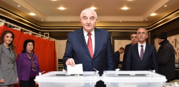 Azerbaijani CEC chairman casts vote in snap presidential election