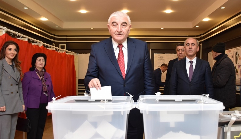 Azerbaijani CEC chairman casts vote in snap presidential election