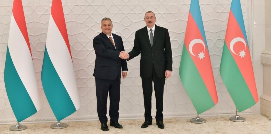 Hungarian PM makes phone call to President Ilham Aliyev