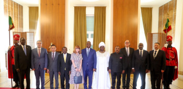 Azerbaijani ambassador presents his credentials to Senegalese President
