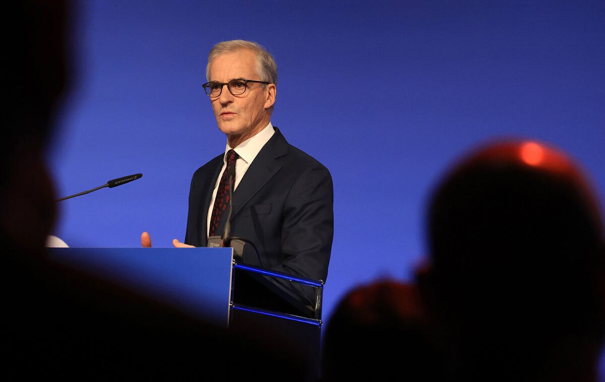 NATO defense ministers to discuss growth of military spending