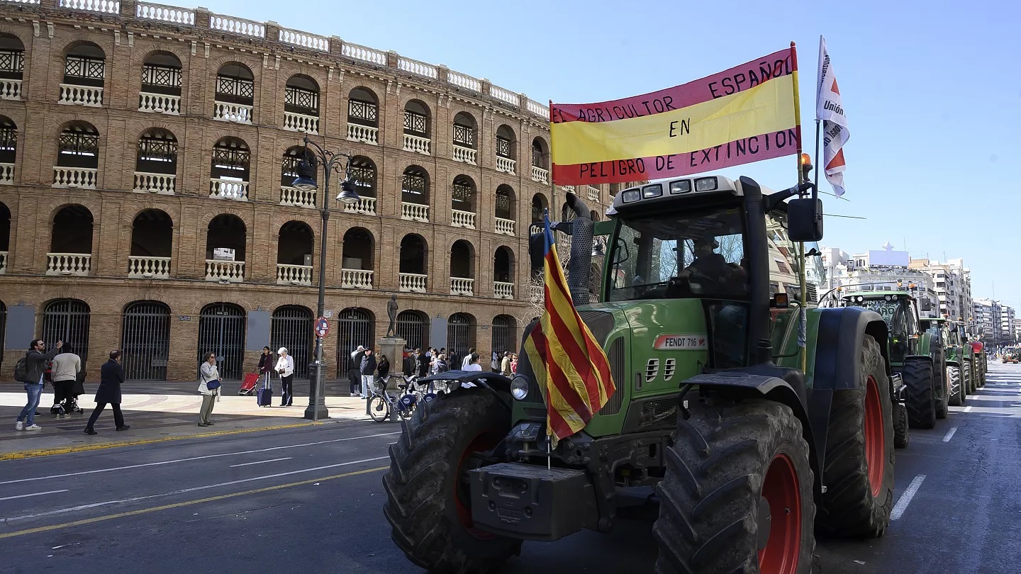 Spain announces new measures to appease farmers, but protests set to continue