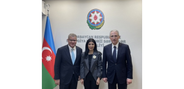 COP26 president visits Azerbaijan
