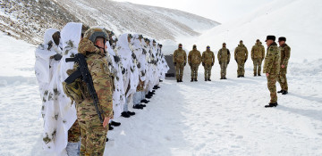 Chief of the General Staff of Azerbaijan Army watched the training of commandos in the mountainous terrain and severe winter conditions