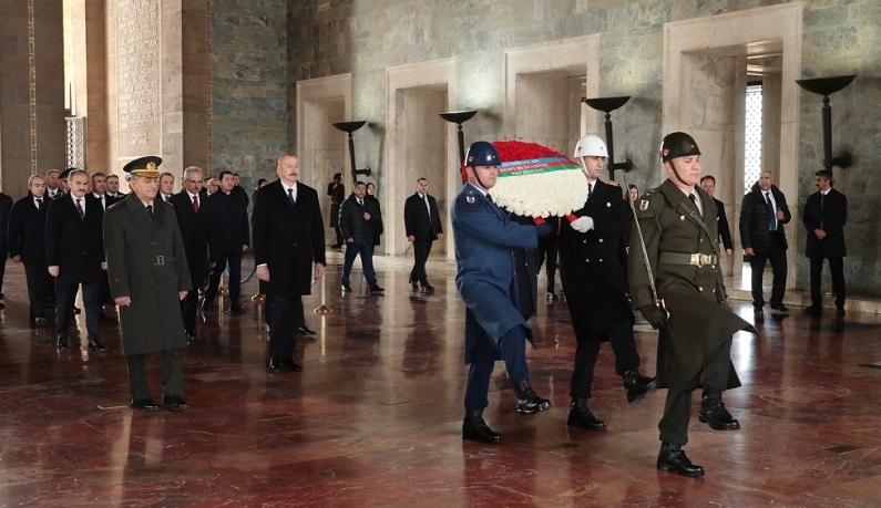President Ilham Aliyev visits Anitkabir in Ankara