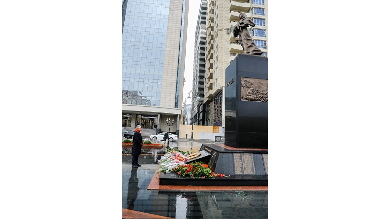 UK ambassador to Azerbaijan pays tribute to Khojaly genocide victims