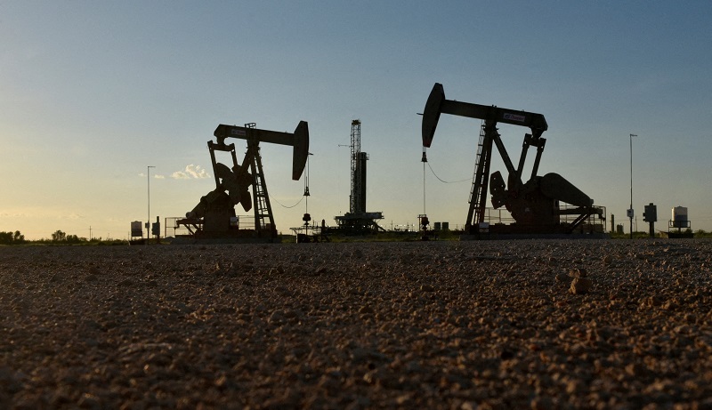 Oil prices drop in global markets