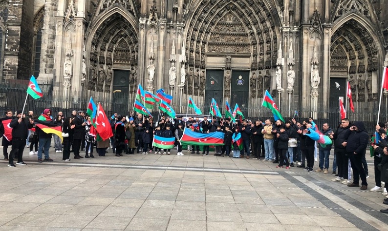 European Azerbaijan Center organizes rally outside Cologne Cathedral to remember Khojaly genocide victims