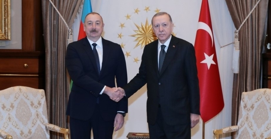 President Ilham Aliyev makes a phone call President Recep Tayyip Erdogan