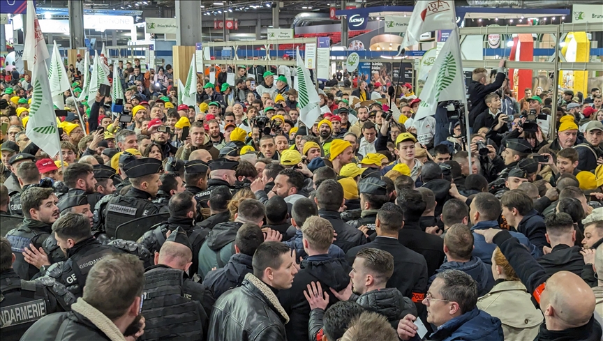 At Paris agricultural show, dairy farmers from across Europe protest for ‘fair’ milk prices