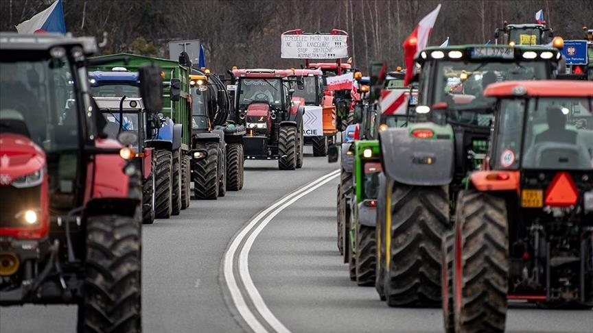 Insufficient income is common problem of protesting French farmers: Representatives