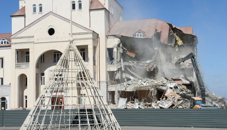 Azerbaijan dismantles buildings in Khankendi built by junta regime during occupation (PHOTO)