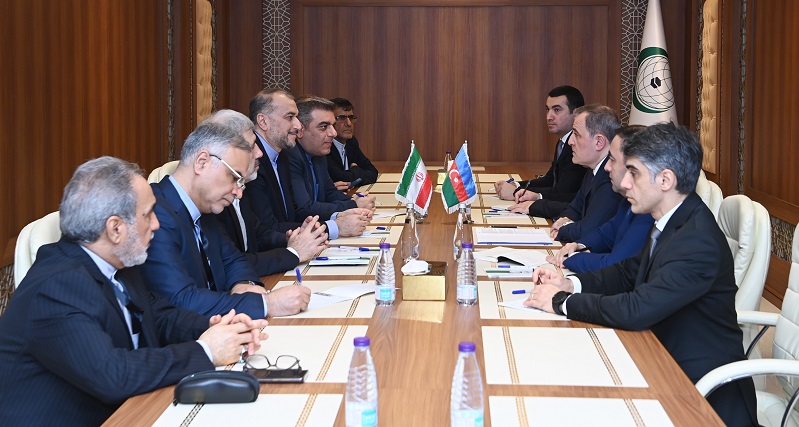 Azerbaijani, Iranian foreign ministers discuss current situation in region