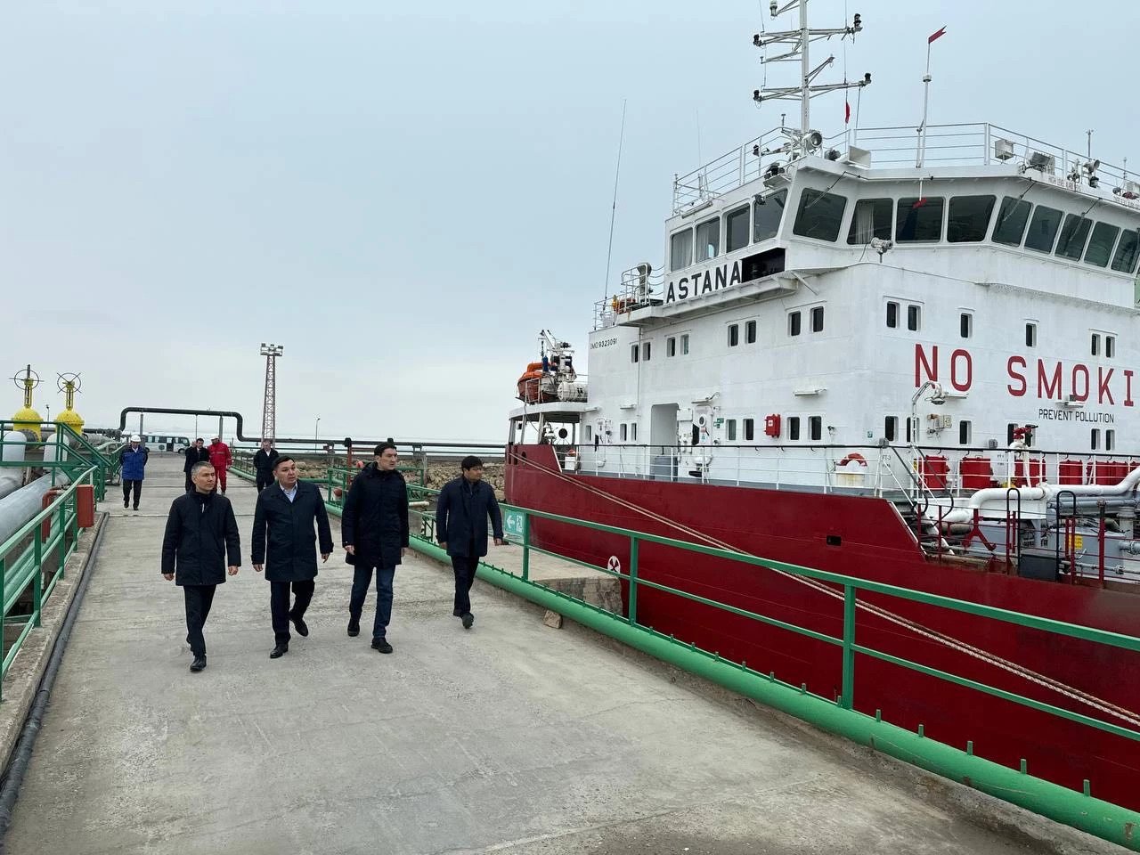 Head of Kazakhstan's KazMunayGas views work of oil terminals in Azerbaijan's Baku