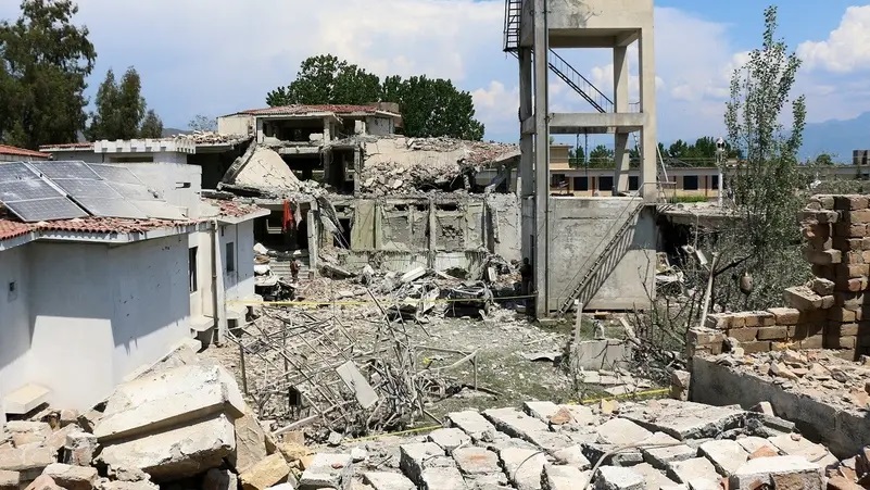 Residential building collapse kills 9 people in Pakistan