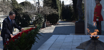 Secretary of Security Council of Azerbaijan visits monument to Great Leader Heydar Aliyev in Tbilisi