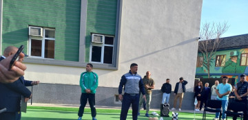 Azerbaijani strongman shatters world record