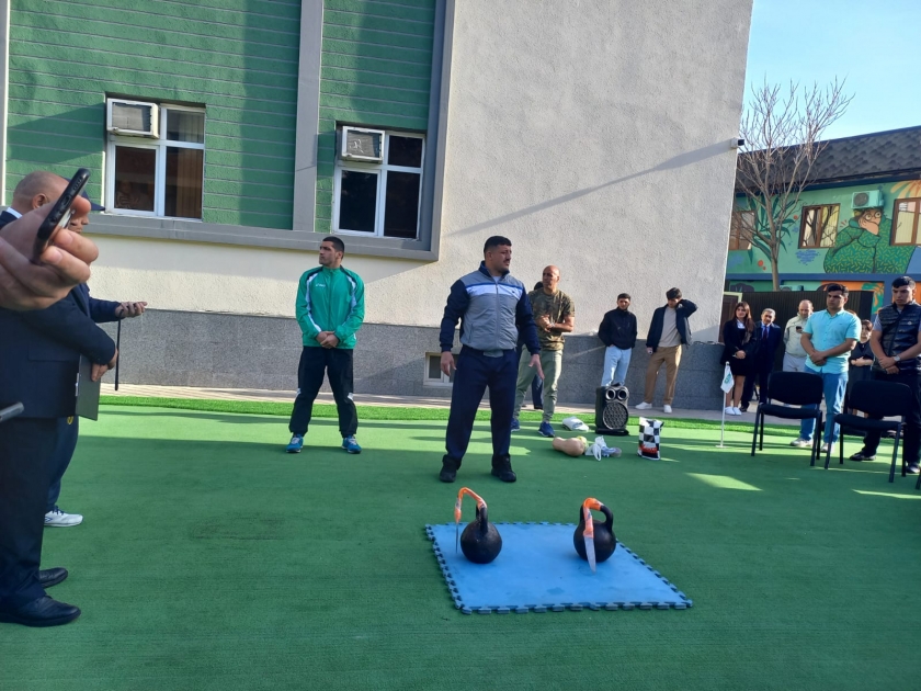 Azerbaijani strongman shatters world record