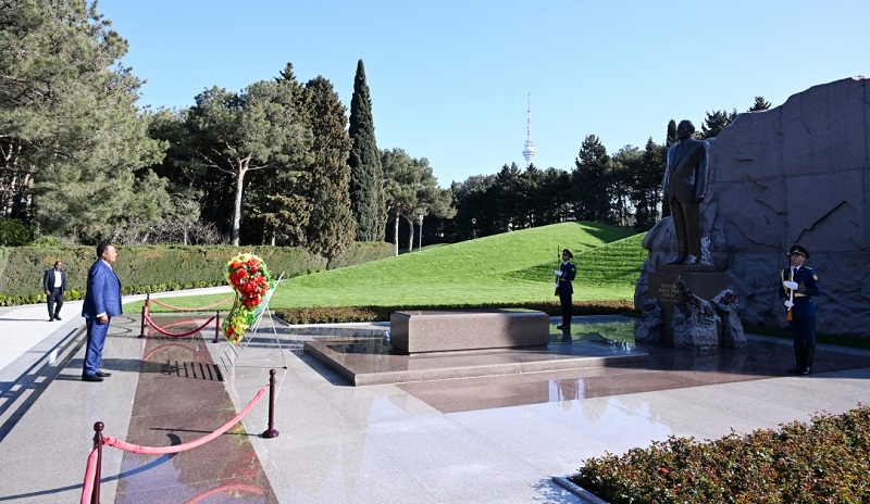 Congolese president pays tribute to Azerbaijan's Great Leader Heydar Aliyev