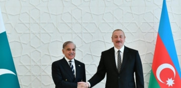 Pakistani PM makes phone call to President Ilham Aliyev