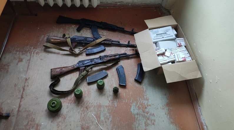 Azerbaijani police continue clearing Khankendi of Armenian-abandoned weapons