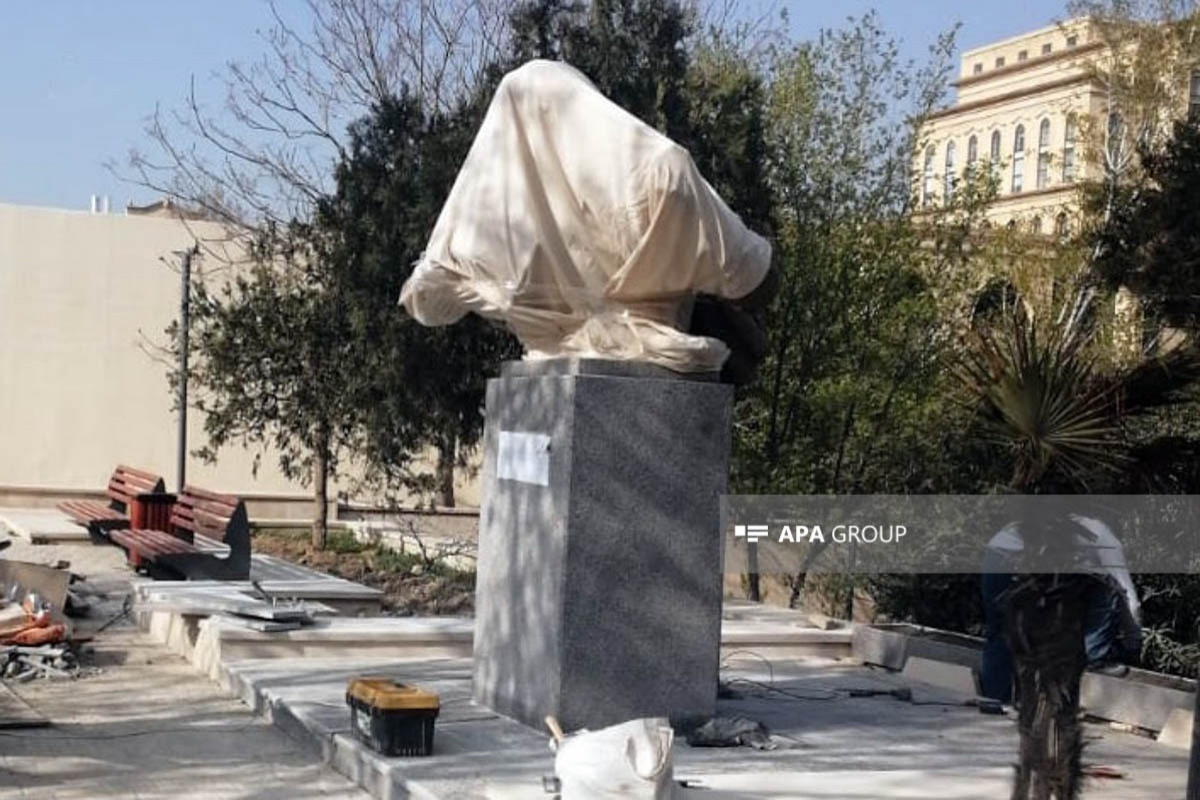 Monument to Chingiz Aitmatov was erected in Baku