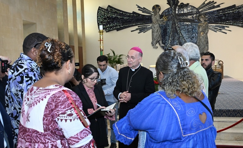 Chair of New Caledonian Congress Committee visits St. Mary's Catholic Church in Baku