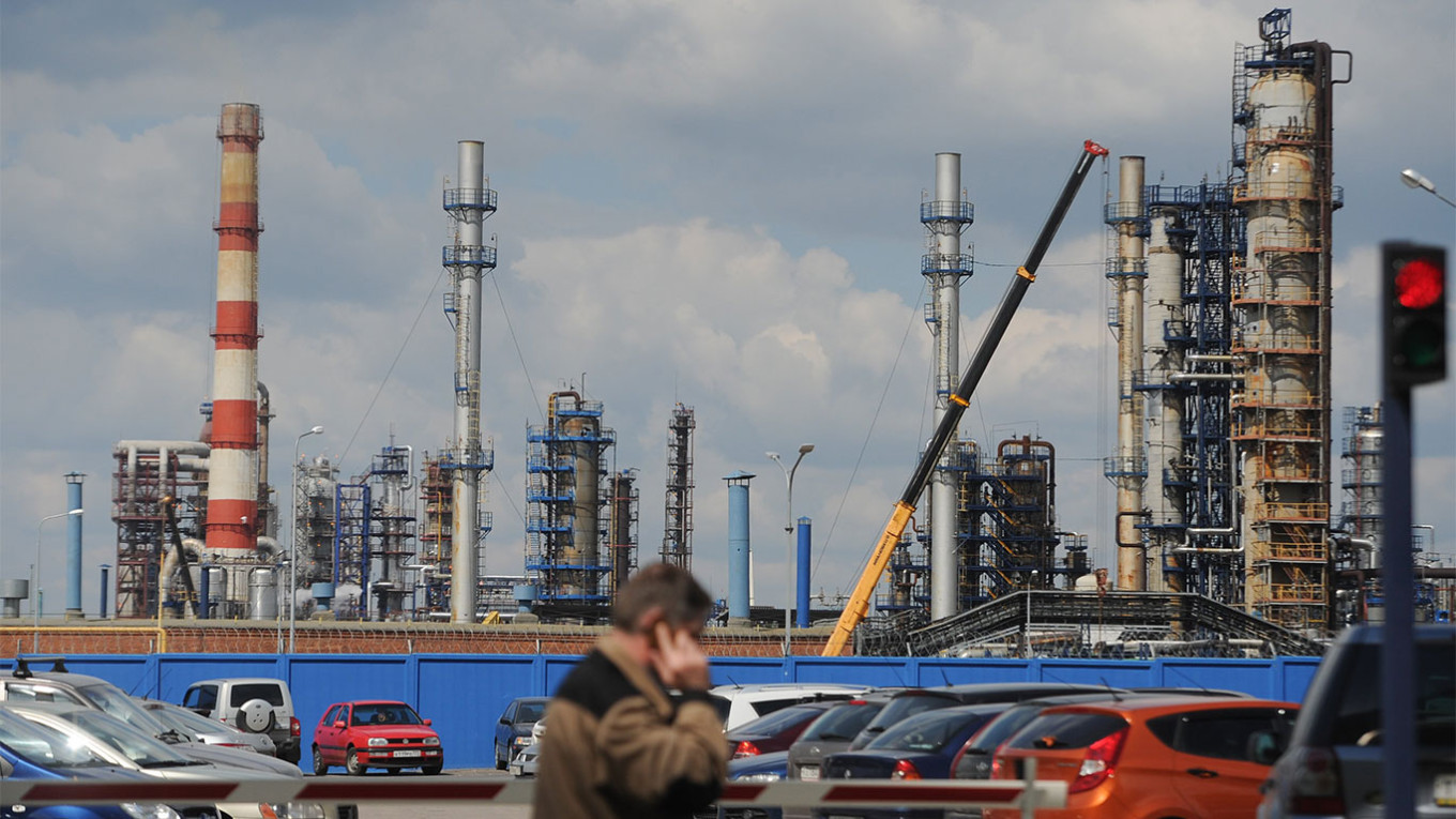 Gasoline output in Russia up 12.1% week-on-week on April 1-7 to 845,900 tons — statistics