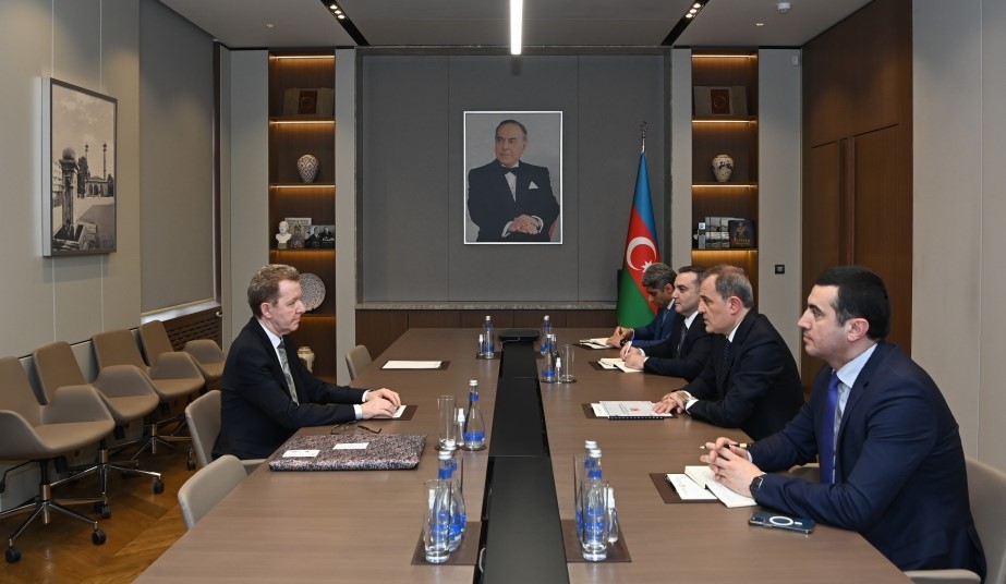 Azerbaijani FM informs Algerian ambassador about current situation in the region