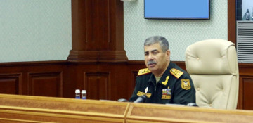 Azerbaijani defense minister meets with leadership of local Ground Forces - (VIDEO)