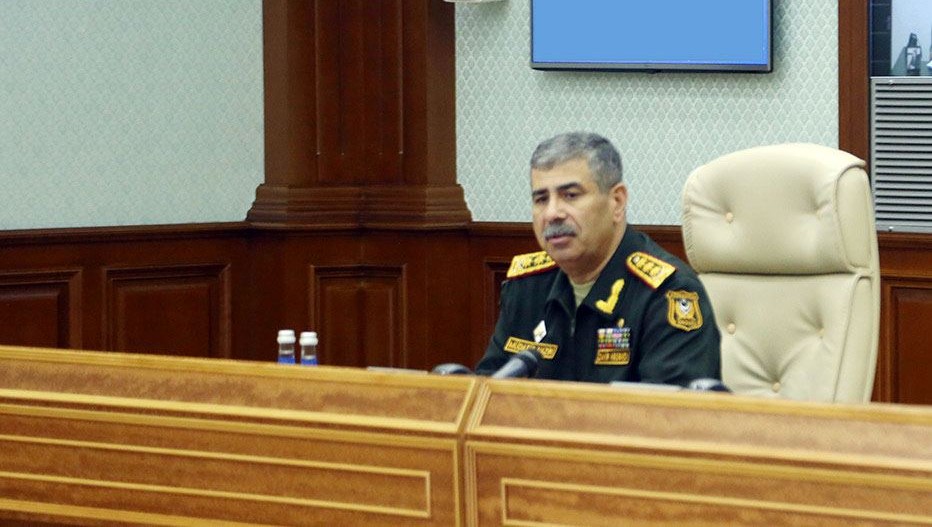 Azerbaijani defense minister meets with leadership of local Ground Forces - (VIDEO)