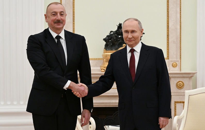 Azerbaijani president holds one-on-one meeting with Russian counterpart in Moscow 