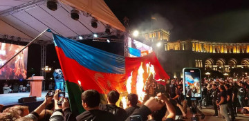 Armenian nationalists burn Azerbaijani, Turkish flags - VIDEO