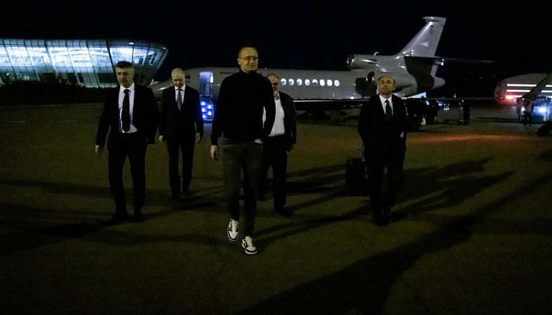 Hungary’s foreign minister arrives in Azerbaijan
