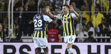 Fenerbahce beat Besiktas 2-1 in Istanbul derby