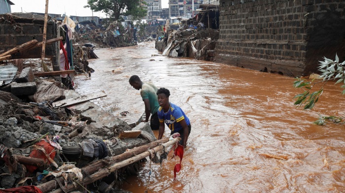 In pictures: Kenya floods force thousands to flee