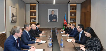 Azerbaijani FM holds debates with Special Envoy of Russian President